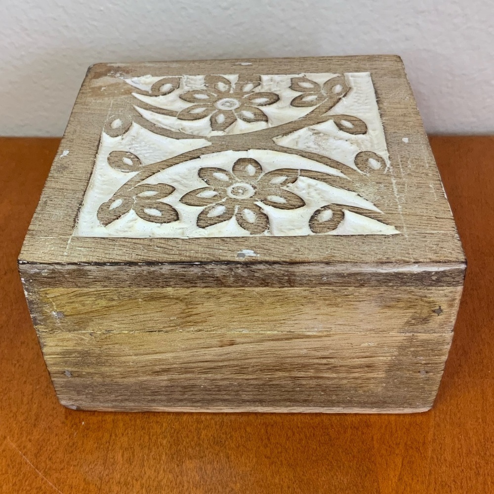 Vintage Carved Wood Box 🌸